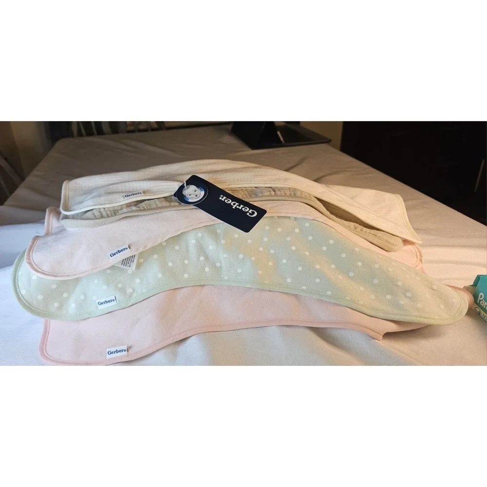 New 4 Gerber and 1 Cloud Island Baby Burp Cloth